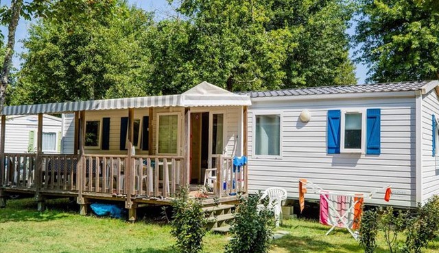 Mobile home with terrace in Sainte-Eulalie-en-Born