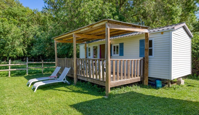 Mobile Home 'Mon Gite En Camargue' with Private Terrace, Private Garden and Air Conditioning