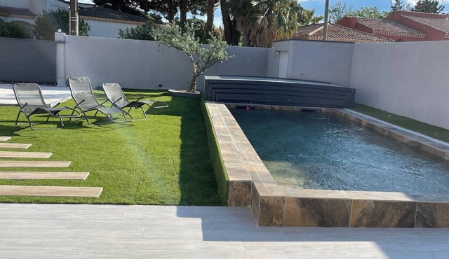 Private estate with 2 villas, 2 pools & jacuzzi – ideal for large groups