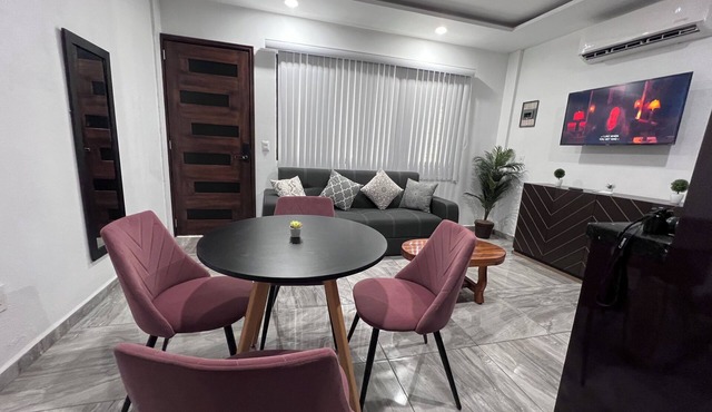 Private Studio 1st Level! Ideal for work-office