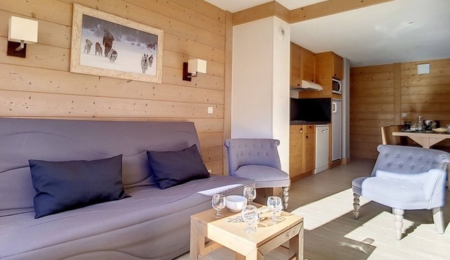 Renovated apartment for 8, ski-in/ski-out with parking