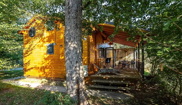 SPA Cottage - 3 Bedrooms on the Water's Edge, Sleeps 6