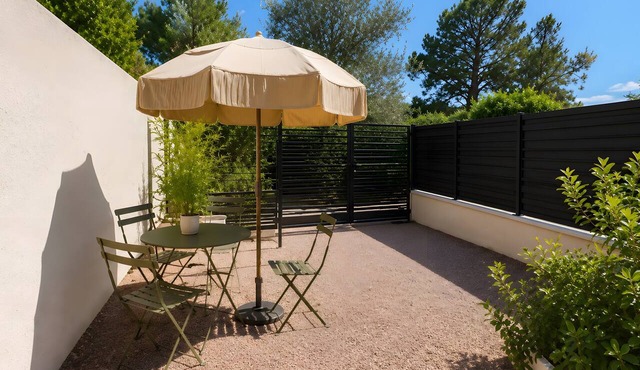 Studio Apartment 'Villa Laurent' with Private Garden and Wi-Fi