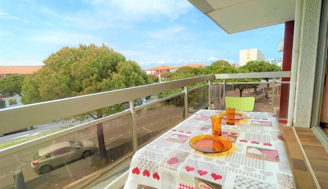 Studio cabin by the beach, parking and pets allowed