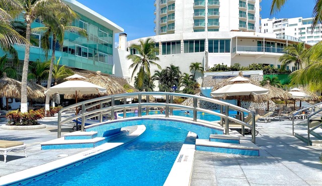 Suite in condominium with beautiful ocean view, private beach access and amenities
