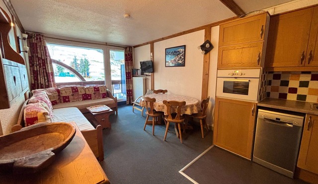 Sunny South-Facing Apartment for 4 in the Heart of Les Menuires