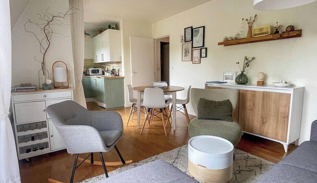 T2 apartment with balcony near beach