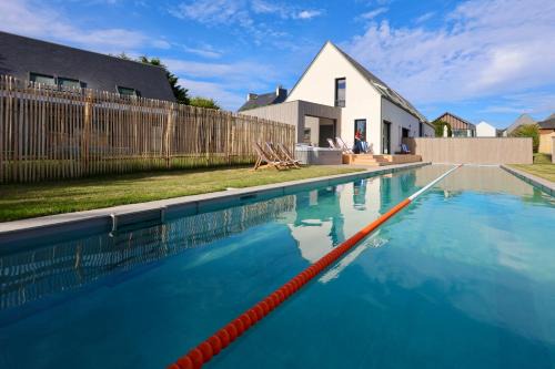 TRILIV 2 - Piscine 25m Sauna Jacuzzi