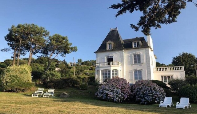 Villa in Primel with Sea View and Beach Access