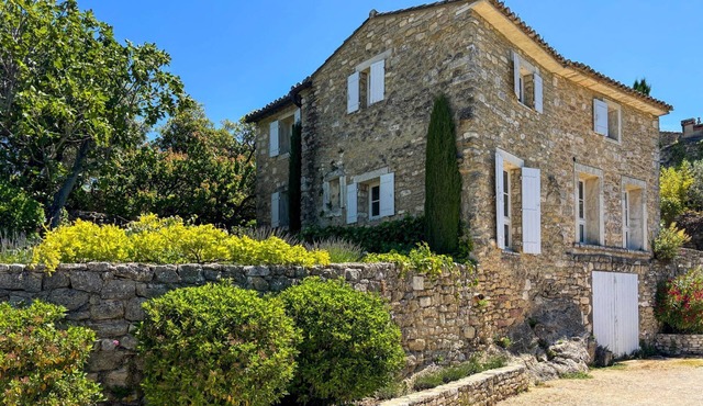 Villa Menerbes - Five Bedroom Villa, Sleeps 11