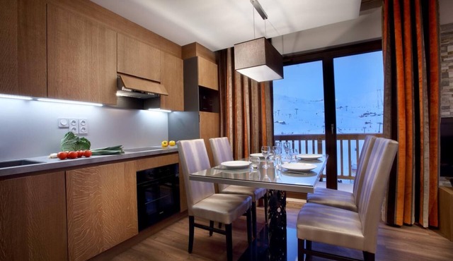 Wifi, 50m from resort center, fitness, swimming pool, sauna, hammam, balcony, tv, ski locker, 45m²