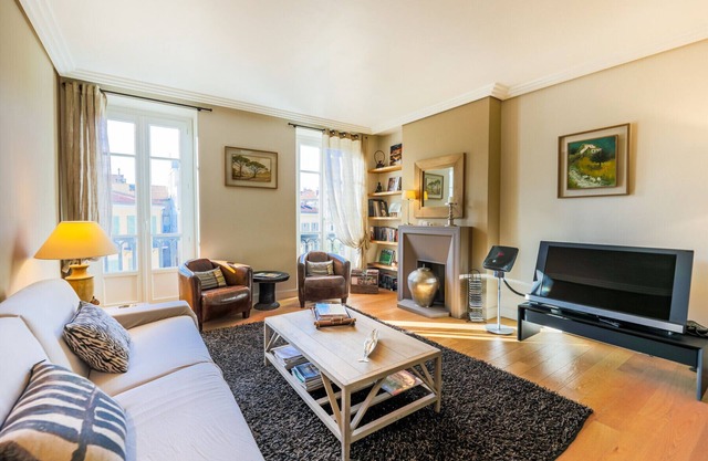 VUE MAGENTA AP4188 by Riviera Holiday Homes