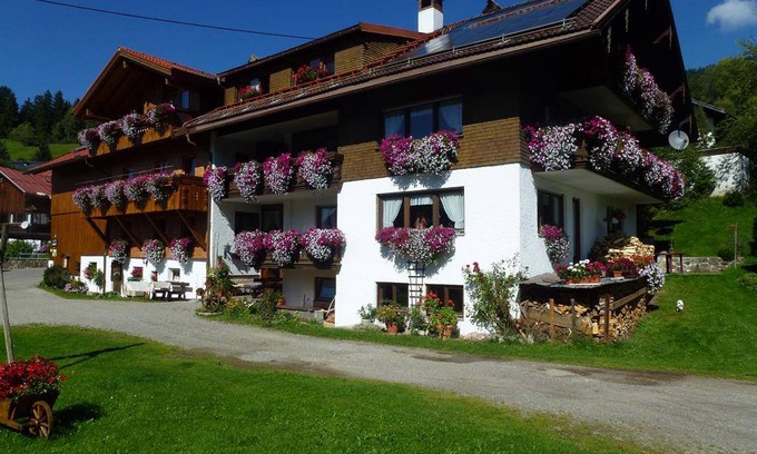 Vorderhindelang Apartment | 100 m² Apartment ∙ 2 bedrooms ∙ 4 guests